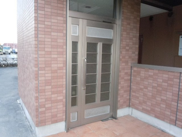 名古屋市港区川間町１丁目の賃貸マンションのエントランス