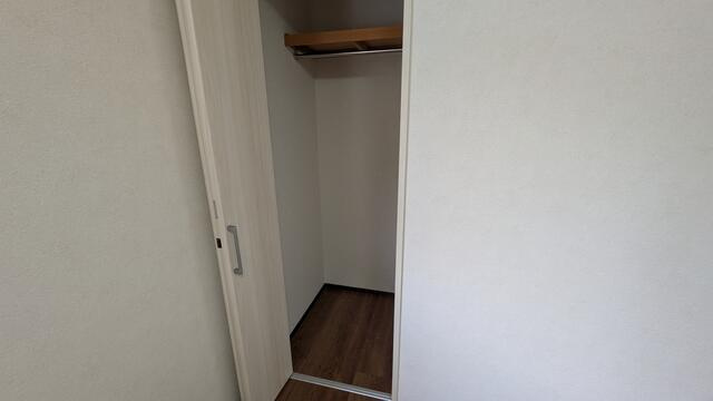 【トーヨーホーム売主/中古住宅】岩倉鵜ヶ瀬前の収納|２階６帖洋室クローゼット