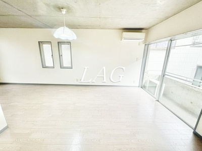 【居間・リビング】 | ラ・テーラ | 洋室のお部屋です。