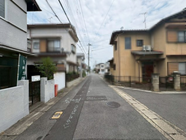 城陽市寺田今堀の前面道路含む現地写真|住宅街の区画整った立地です。