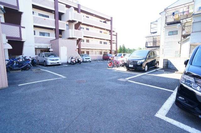 レジデンス桂川の駐車場