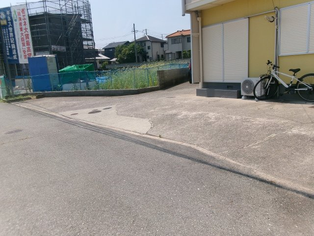 フローラル美苑の駐車場