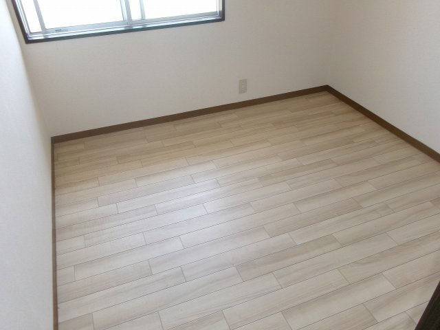 フローラル美苑の洋室