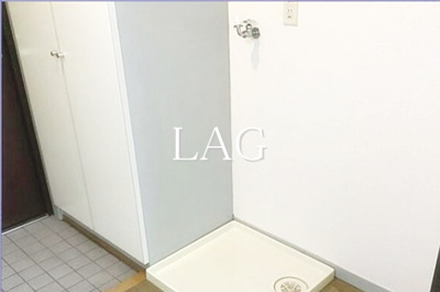 【設備】 | 本間ビル | 室内洗濯機置き場です。
