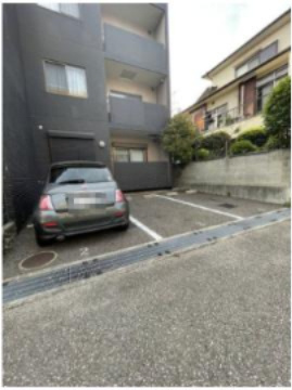 RIRENTの駐車場