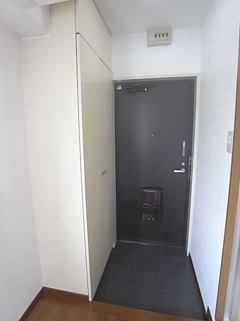 ワコーレ東山の玄関