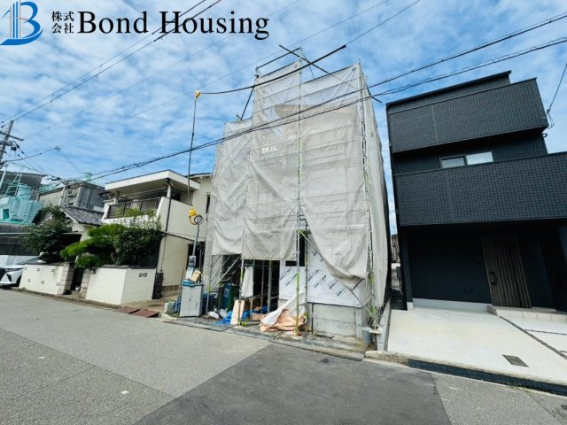 西新町駅まで徒歩4分　西新町　1期全1棟　新築戸建ての前面道路含む現地写真