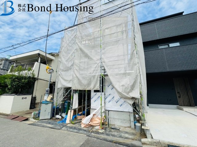 西新町駅まで徒歩4分　西新町　1期全1棟　新築戸建ての前面道路含む現地写真