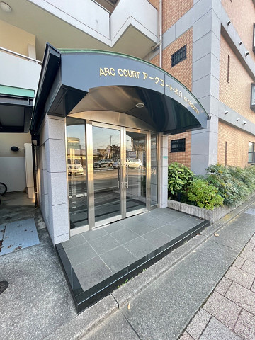 アークコート北口のエントランス