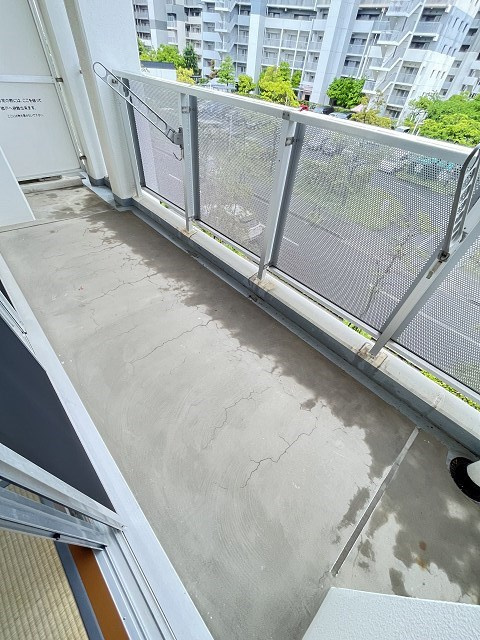 UR浜甲子園さくら街　10号棟のバルコニー