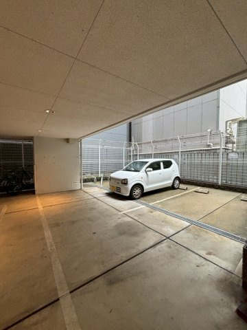 グランルージュ中之島南の駐車場