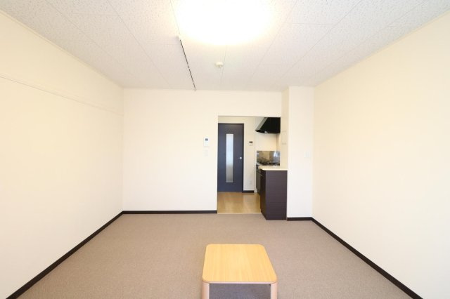 【居間・リビング】 | レオネクスト園部木崎町 | 退寮をお考えの方には家具家電付きがおススメ！