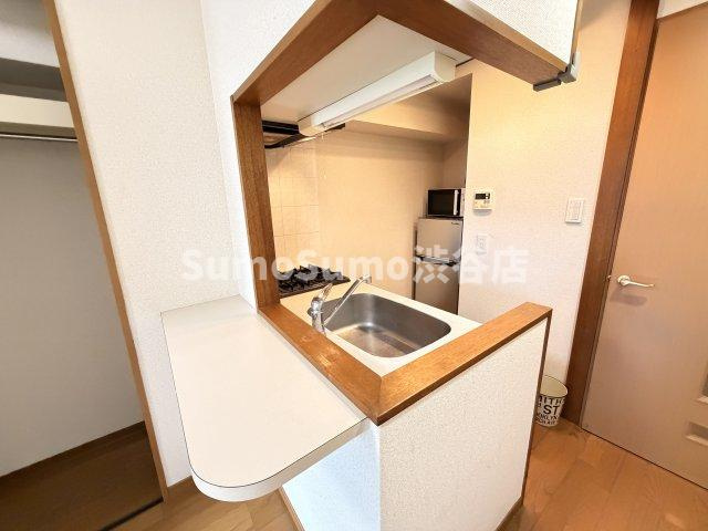 トーシンフェニックス下目黒のキッチン|コンパクトなキッチンで掃除もラクラク