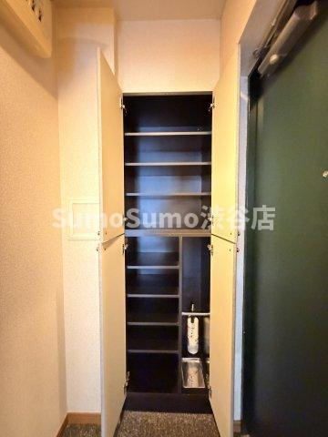 トーシンフェニックス下目黒の収納|ちょっとした収納スペースも充実しています