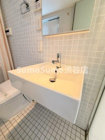 ZOOM表参道の洗面所|明るい洗面所です