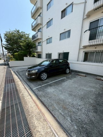 岡本センチュリーマンションの駐車場