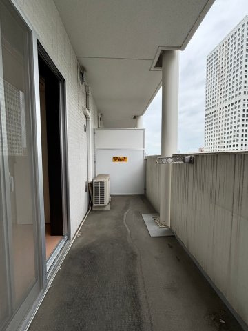 URBAN FLATS中之島 (旧 LaDouceur中之島)のバルコニー