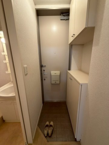 ラ・クエスタ岡本の玄関