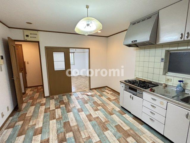 門真市巣本町戸建の居間・リビング