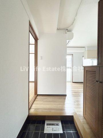 小平市花小金井南町１丁目の賃貸マンションの玄関