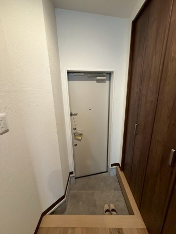 Walk one minutes岡本の玄関