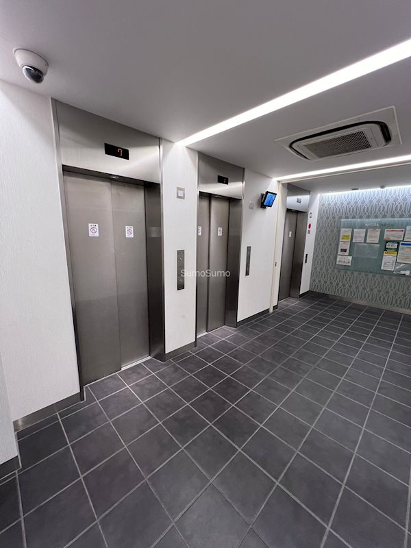 クロスレジデンス大阪新町の外観