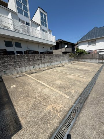 ヴィアノ芦屋親王塚の駐車場