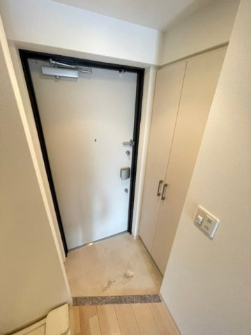アーデンタワー本町イーストの玄関