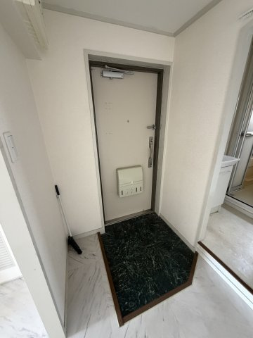 名谷１５団地６２号棟の玄関