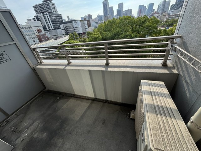 クルーヴェルチュ扇町公園のバルコニー