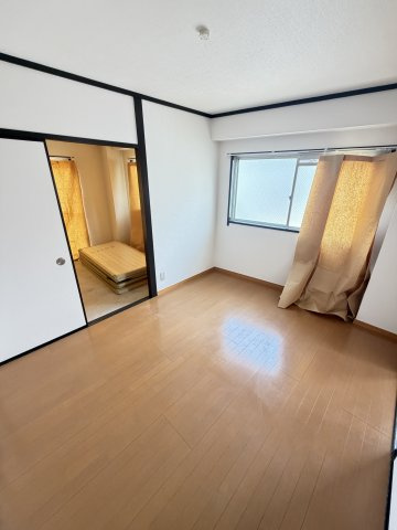 第一徳山ビルの洋室