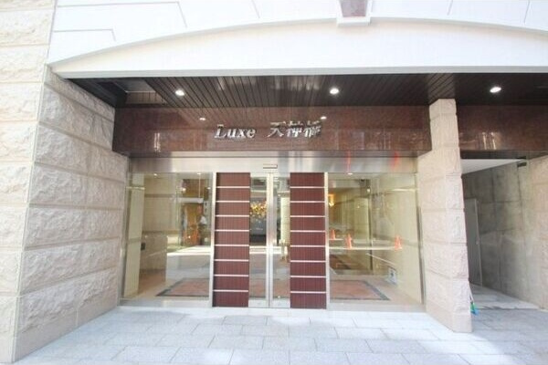 Luxe天神橋のエントランス