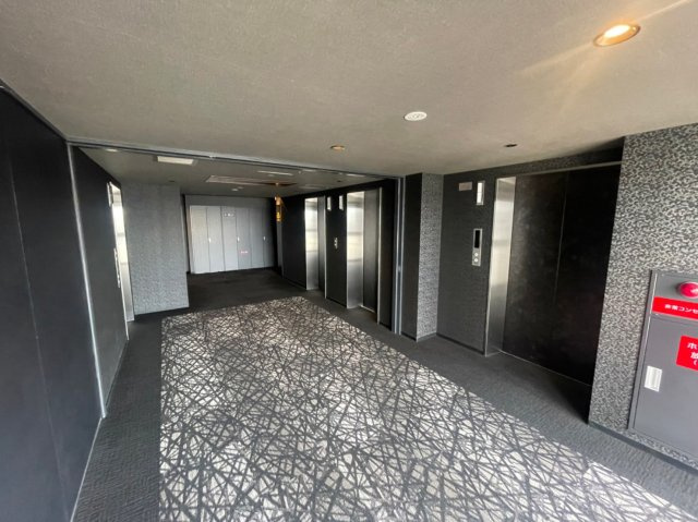 プレサンスレジェンド堺筋本町タワーのロビー