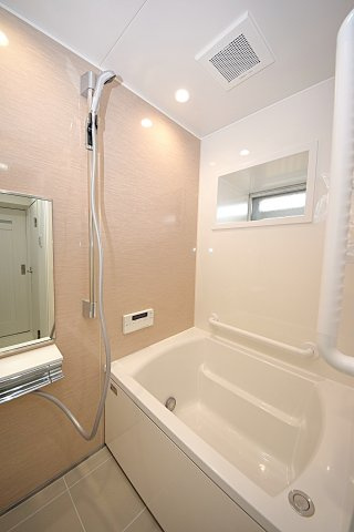 塚本北コーポの浴室|リフォーム済みの浴室で、新しく快適な空間に生まれ変わっています。