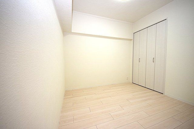 塚本北コーポの子供部屋|洋室約4.3帖
子ども部屋に適した広さがあり、学習机やベッドもゆったりとレイアウトできます。
