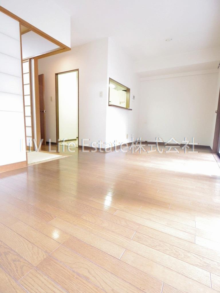 コンフリエ八幡町の居間・リビング
