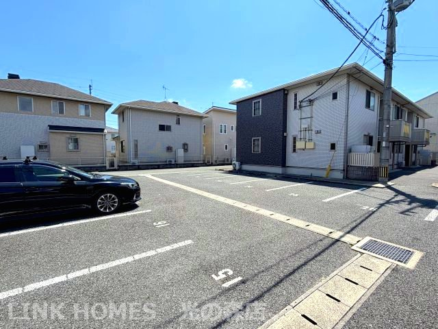 グリーンヒルズC棟の駐車場|駐車場完備です