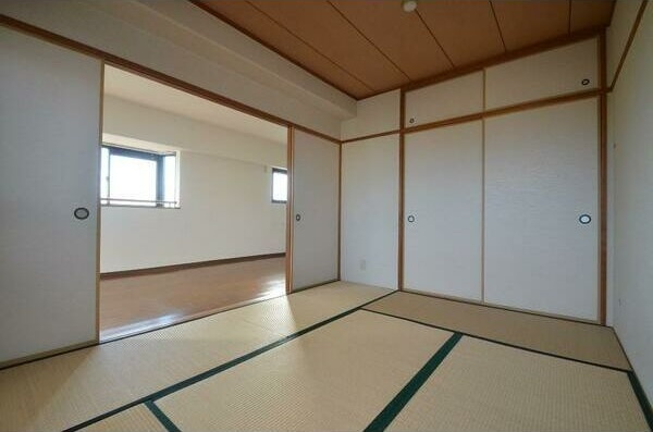 クレセントマンションの和室