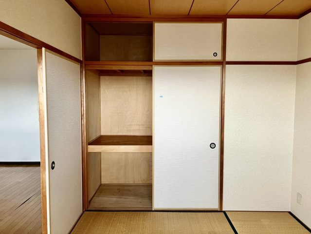 クレセントマンションの和室
