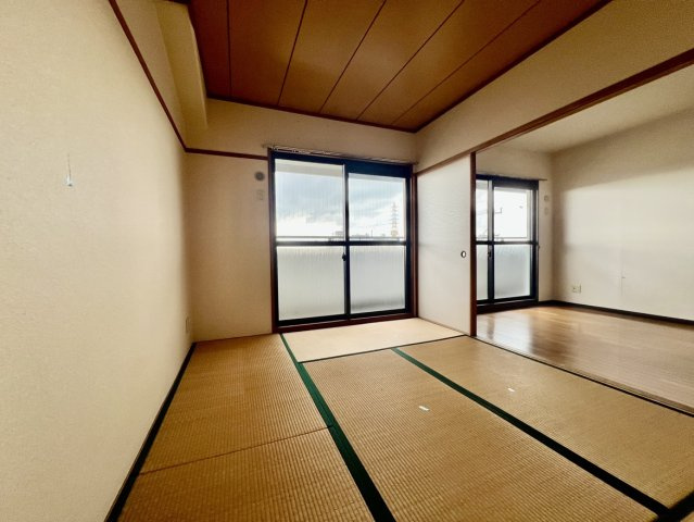 クレセントマンションの和室