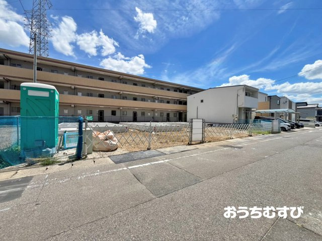 小牧市安田町第1(全3棟)の前面道路含む現地写真