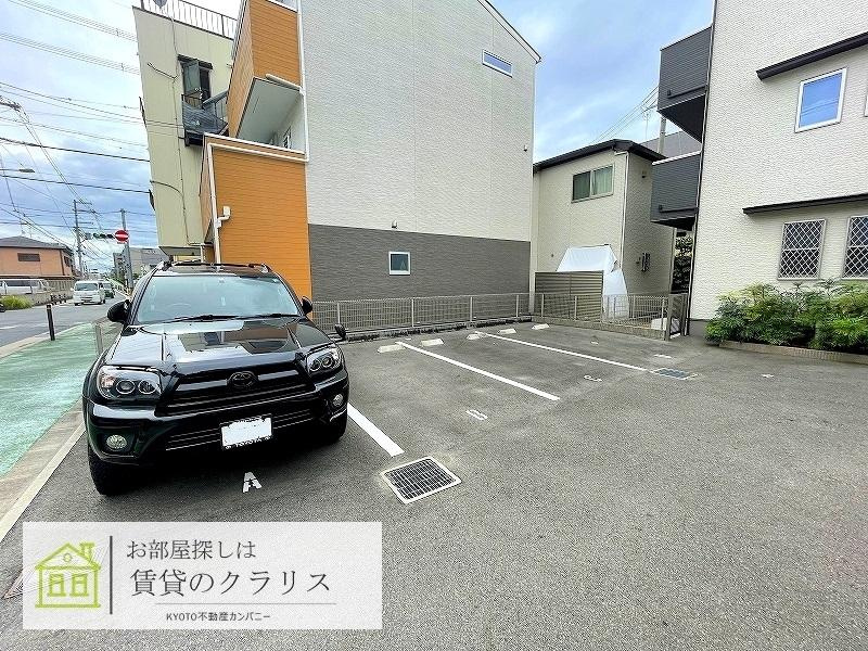 フォレス鳥羽Ⅱの駐車場