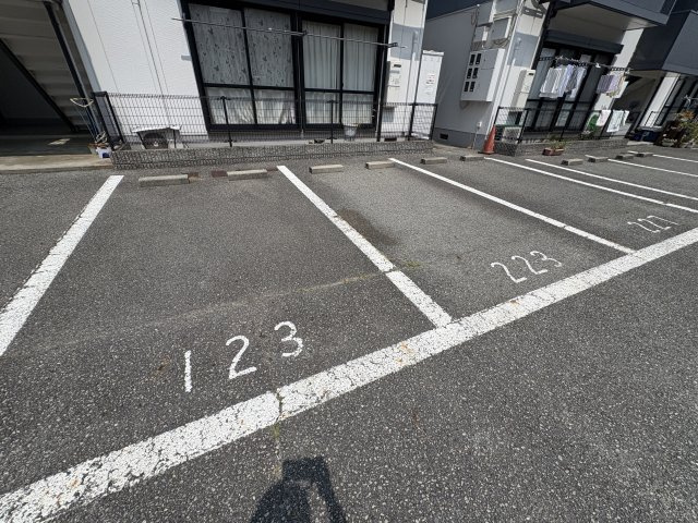 アイクスコートLの駐車場