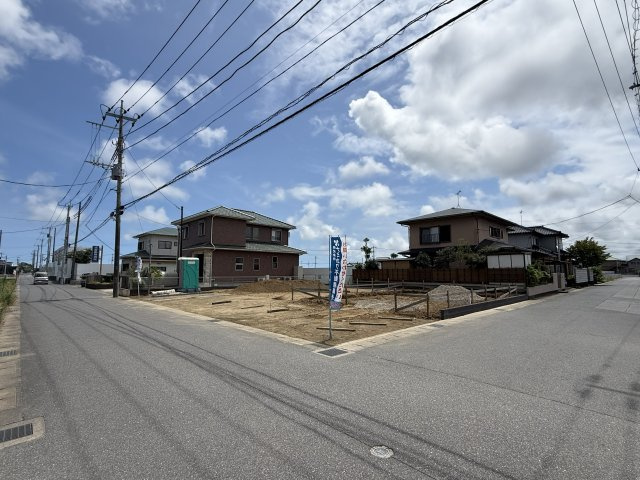 【北東・北西角地】山武市成東新築戸建の前面道路含む現地写真