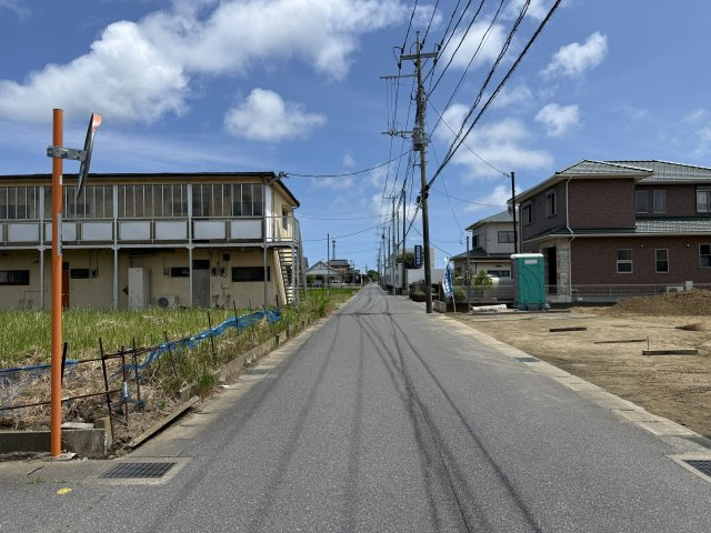【北東・北西角地】山武市成東新築戸建の前面道路含む現地写真