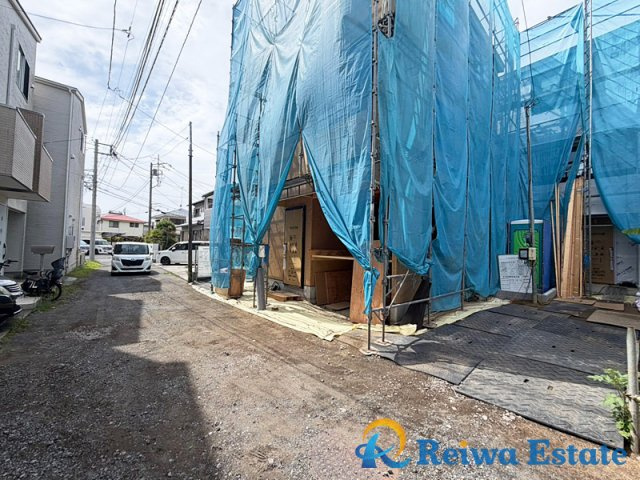 新築戸建て　茅ヶ崎市赤松町の前面道路含む現地写真