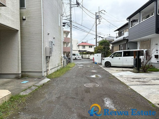 新築戸建て　茅ヶ崎市赤松町の前面道路含む現地写真