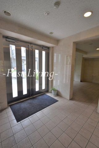メゾンジャルダン本館のロビー