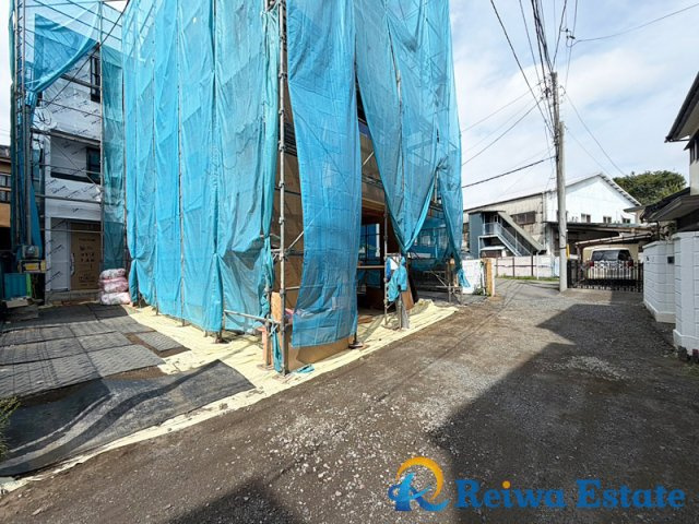 新築戸建て　茅ヶ崎市赤松町の前面道路含む現地写真