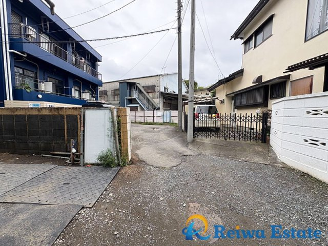 新築戸建て　茅ヶ崎市赤松町の前面道路含む現地写真